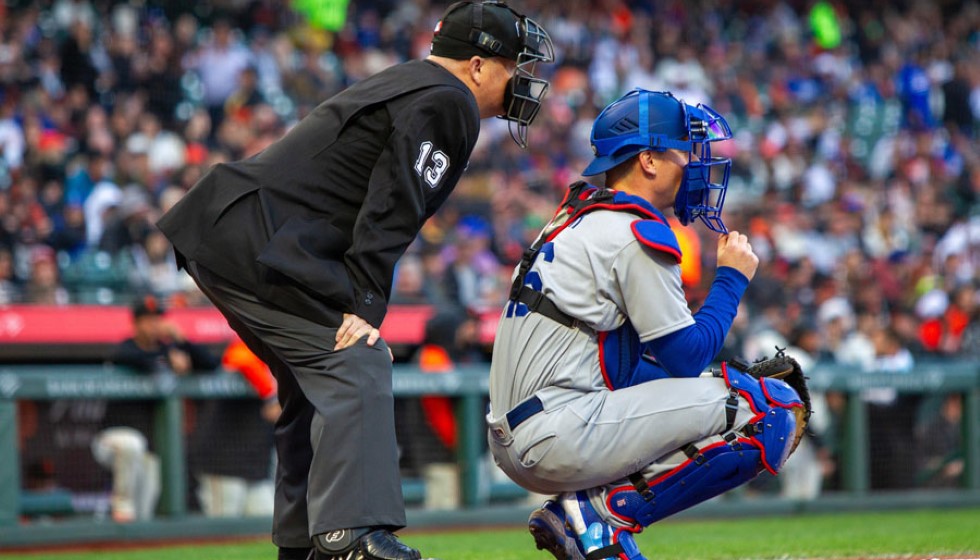 Seattle Mariners Sign Donovan Solano: A Strategic Move